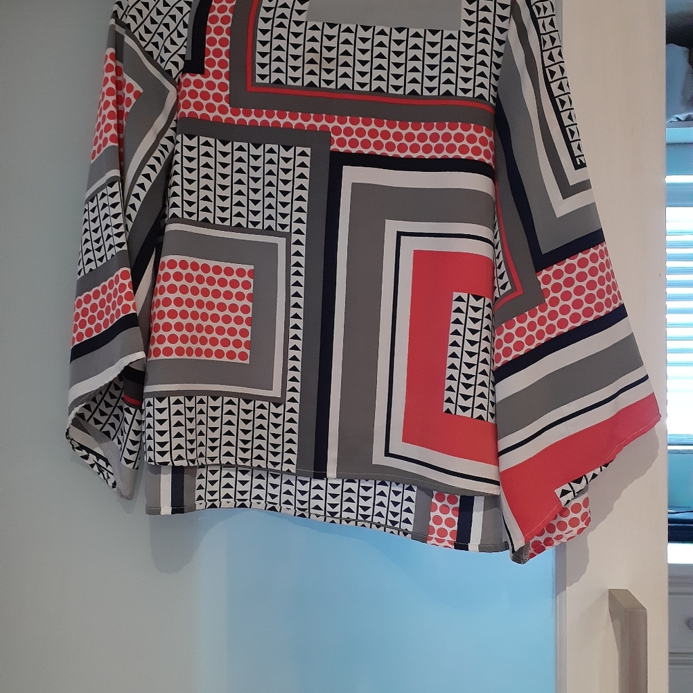 Ellen Tracy woman's top